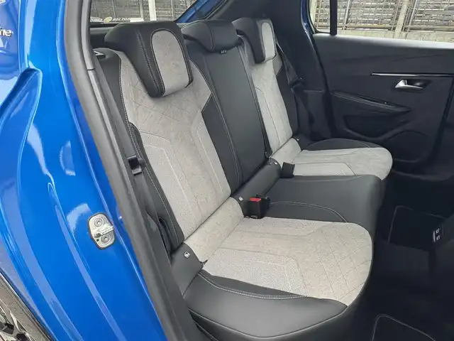 プジョー ２０８ GT ライン 三重県 2020(令2)年 1.2万km 青Ⅱ ♪ワンオーナー /♪走行11592km/♪ターボ/♪ブラックルーフ/アクティブセーフティブレーキ/レーンキープアシスト/ブラインドスポットモニター/アダプティブクルーズコントロール/インテリジェントハイビーム/パーキングセンサー/スマートキー×2/プッシュスタート/純正ディスプレイオーディオ/・USB・Bluetoothオーディオ/・Apple Car Play/・Android Auto/・バックカメラ/ドライブレコーダー/ワイヤレス充電/ハーフレザーシート/純正17インチAW/LEDヘッドライト/リアフォグライト/オートライト/オートワイパー/ウィンカーミラー/オートリトラクタブルミラー/スペアタイヤ/革巻ステアリング/ステアリングスイッチ/パドルシフト/プライバシーガラス/フロアマット/ETC/サイド/カーテンエアバック