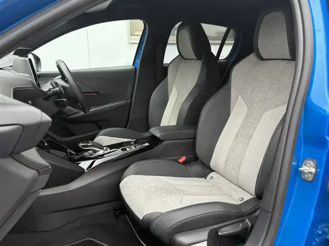 プジョー ２０８ GT ライン 三重県 2020(令2)年 1.2万km 青Ⅱ ♪ワンオーナー /♪走行11592km/♪ターボ/♪ブラックルーフ/アクティブセーフティブレーキ/レーンキープアシスト/ブラインドスポットモニター/アダプティブクルーズコントロール/インテリジェントハイビーム/パーキングセンサー/スマートキー×2/プッシュスタート/純正ディスプレイオーディオ/・USB・Bluetoothオーディオ/・Apple Car Play/・Android Auto/・バックカメラ/ドライブレコーダー/ワイヤレス充電/ハーフレザーシート/純正17インチAW/LEDヘッドライト/リアフォグライト/オートライト/オートワイパー/ウィンカーミラー/オートリトラクタブルミラー/スペアタイヤ/革巻ステアリング/ステアリングスイッチ/パドルシフト/プライバシーガラス/フロアマット/ETC/サイド/カーテンエアバック