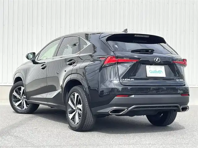 レクサス ＮＸ 300 スパイス&シック 群馬県 2021(令3)年 4.3万km グラファイトブラックガラスフレーク パノラマルーフ/純正10.3インチワイドナビ/（CD/DVD/SD/Bluetooth/USB/Miracast）/フルセグテレビ/バックカメラ/セーフティシステムプラス/・プリクラッシュセーフティシステム/・レーントレーシングアシスト/・アダプティブハイビームシステム/・レーダークルーズコントロール/・ロードサインアシスト/・先行車発進告知機能/ブラインドスポットモニター/リアクロストラフィックアラート/パーキングサポートブレーキ/ハンズフリーパワーバックドア/角型三眼LEDヘッドランプ/ボディ同色フェンダーアーチモール/黒レザーシート/シートヒーター/エアシート/パワーシート/シートメモリー/保証書/取扱説明書/カードキーあり