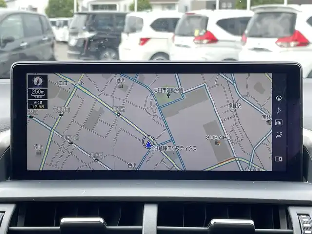 レクサス ＮＸ 300 スパイス&シック 群馬県 2021(令3)年 4.3万km グラファイトブラックガラスフレーク パノラマルーフ/純正10.3インチワイドナビ/（CD/DVD/SD/Bluetooth/USB/Miracast）/フルセグテレビ/バックカメラ/セーフティシステムプラス/・プリクラッシュセーフティシステム/・レーントレーシングアシスト/・アダプティブハイビームシステム/・レーダークルーズコントロール/・ロードサインアシスト/・先行車発進告知機能/ブラインドスポットモニター/リアクロストラフィックアラート/パーキングサポートブレーキ/ハンズフリーパワーバックドア/角型三眼LEDヘッドランプ/ボディ同色フェンダーアーチモール/黒レザーシート/シートヒーター/エアシート/パワーシート/シートメモリー/保証書/取扱説明書/カードキーあり