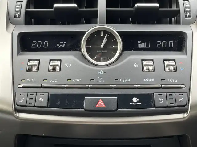 レクサス ＮＸ 300 スパイス&シック 群馬県 2021(令3)年 4.3万km グラファイトブラックガラスフレーク パノラマルーフ/純正10.3インチワイドナビ/（CD/DVD/SD/Bluetooth/USB/Miracast）/フルセグテレビ/バックカメラ/セーフティシステムプラス/・プリクラッシュセーフティシステム/・レーントレーシングアシスト/・アダプティブハイビームシステム/・レーダークルーズコントロール/・ロードサインアシスト/・先行車発進告知機能/ブラインドスポットモニター/リアクロストラフィックアラート/パーキングサポートブレーキ/ハンズフリーパワーバックドア/角型三眼LEDヘッドランプ/ボディ同色フェンダーアーチモール/黒レザーシート/シートヒーター/エアシート/パワーシート/シートメモリー/保証書/取扱説明書/カードキーあり