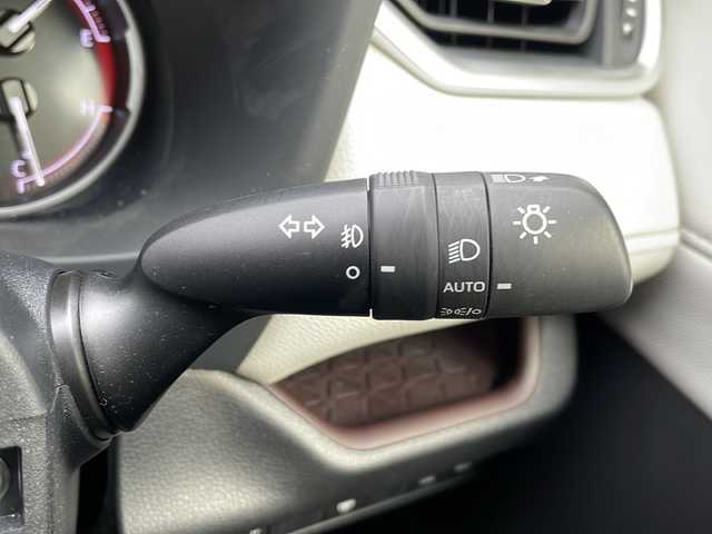 トヨタ ＲＡＶ４ G Zパッケージ 大阪府 2021(令3)年 2.1万km センシュアルレッドマイカ ワンオーナー/純正ディスプレイオーディオ/・AM/FM/Bluetooth/・フルセグテレビ/全周囲カメラ/ビルトインETC/前後ドライブレコーダー/レーダークルーズコントロール/衝突軽減ブレーキ/レーンキープアシスト/ブラインドスポットモニター/横滑り防止装置/盗難防止装置/電動パーキングブレーキ/前後コーナーセンサー/メモリシート（D席）/パワーシート（D席）/シートヒーター（D席+N席）/LEDヘッドライト/オートマチックハイビーム/オートライト/オートエアコン/プッシュスタートボタン/スマートキー×2/ステアリングリモコン/革巻きステアリング/ステアリングヒーター/純正19インチアルミホイール/12V充電器/USBジャック/純正フロアマット/保証書/取扱説明書