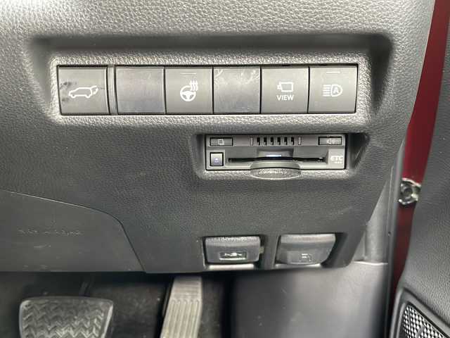 トヨタ ＲＡＶ４ G Zパッケージ 大阪府 2021(令3)年 2.1万km センシュアルレッドマイカ ワンオーナー/純正ディスプレイオーディオ/・AM/FM/Bluetooth/・フルセグテレビ/全周囲カメラ/ビルトインETC/前後ドライブレコーダー/レーダークルーズコントロール/衝突軽減ブレーキ/レーンキープアシスト/ブラインドスポットモニター/横滑り防止装置/盗難防止装置/電動パーキングブレーキ/前後コーナーセンサー/メモリシート（D席）/パワーシート（D席）/シートヒーター（D席+N席）/LEDヘッドライト/オートマチックハイビーム/オートライト/オートエアコン/プッシュスタートボタン/スマートキー×2/ステアリングリモコン/革巻きステアリング/ステアリングヒーター/純正19インチアルミホイール/12V充電器/USBジャック/純正フロアマット/保証書/取扱説明書