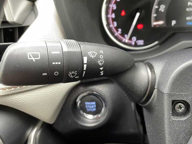 トヨタ ＲＡＶ４ G Zパッケージ 大阪府 2021(令3)年 2.1万km センシュアルレッドマイカ ワンオーナー/純正ディスプレイオーディオ/・AM/FM/Bluetooth/・フルセグテレビ/全周囲カメラ/ビルトインETC/前後ドライブレコーダー/レーダークルーズコントロール/衝突軽減ブレーキ/レーンキープアシスト/ブラインドスポットモニター/横滑り防止装置/盗難防止装置/電動パーキングブレーキ/前後コーナーセンサー/メモリシート（D席）/パワーシート（D席）/シートヒーター（D席+N席）/LEDヘッドライト/オートマチックハイビーム/オートライト/オートエアコン/プッシュスタートボタン/スマートキー×2/ステアリングリモコン/革巻きステアリング/ステアリングヒーター/純正19インチアルミホイール/12V充電器/USBジャック/純正フロアマット/保証書/取扱説明書