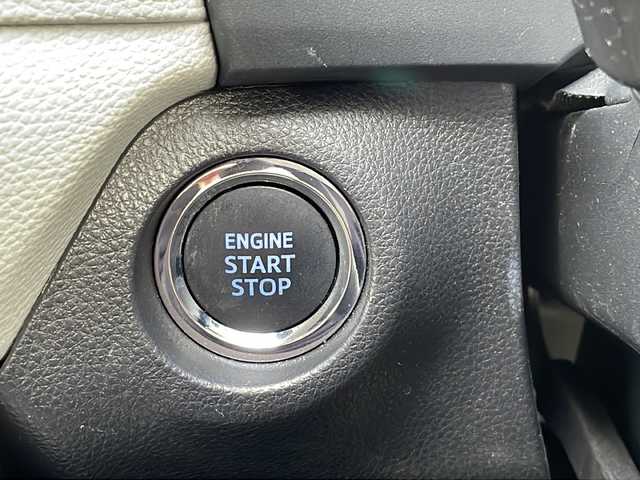 トヨタ ＲＡＶ４ G Zパッケージ 大阪府 2021(令3)年 2.1万km センシュアルレッドマイカ ワンオーナー/純正ディスプレイオーディオ/・AM/FM/Bluetooth/・フルセグテレビ/全周囲カメラ/ビルトインETC/前後ドライブレコーダー/レーダークルーズコントロール/衝突軽減ブレーキ/レーンキープアシスト/ブラインドスポットモニター/横滑り防止装置/盗難防止装置/電動パーキングブレーキ/前後コーナーセンサー/メモリシート（D席）/パワーシート（D席）/シートヒーター（D席+N席）/LEDヘッドライト/オートマチックハイビーム/オートライト/オートエアコン/プッシュスタートボタン/スマートキー×2/ステアリングリモコン/革巻きステアリング/ステアリングヒーター/純正19インチアルミホイール/12V充電器/USBジャック/純正フロアマット/保証書/取扱説明書