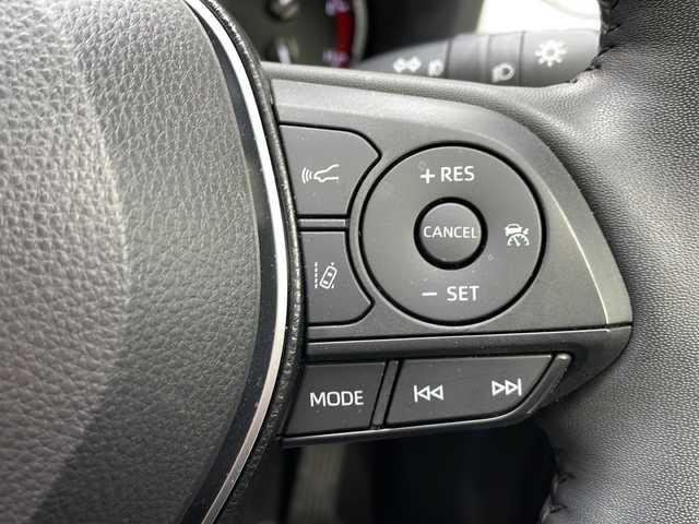 トヨタ ＲＡＶ４ G Zパッケージ 大阪府 2021(令3)年 2.1万km センシュアルレッドマイカ ワンオーナー/純正ディスプレイオーディオ/・AM/FM/Bluetooth/・フルセグテレビ/全周囲カメラ/ビルトインETC/前後ドライブレコーダー/レーダークルーズコントロール/衝突軽減ブレーキ/レーンキープアシスト/ブラインドスポットモニター/横滑り防止装置/盗難防止装置/電動パーキングブレーキ/前後コーナーセンサー/メモリシート（D席）/パワーシート（D席）/シートヒーター（D席+N席）/LEDヘッドライト/オートマチックハイビーム/オートライト/オートエアコン/プッシュスタートボタン/スマートキー×2/ステアリングリモコン/革巻きステアリング/ステアリングヒーター/純正19インチアルミホイール/12V充電器/USBジャック/純正フロアマット/保証書/取扱説明書