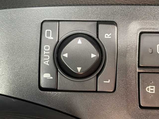 トヨタ ＲＡＶ４ G Zパッケージ 大阪府 2021(令3)年 2.1万km センシュアルレッドマイカ ワンオーナー/純正ディスプレイオーディオ/・AM/FM/Bluetooth/・フルセグテレビ/全周囲カメラ/ビルトインETC/前後ドライブレコーダー/レーダークルーズコントロール/衝突軽減ブレーキ/レーンキープアシスト/ブラインドスポットモニター/横滑り防止装置/盗難防止装置/電動パーキングブレーキ/前後コーナーセンサー/メモリシート（D席）/パワーシート（D席）/シートヒーター（D席+N席）/LEDヘッドライト/オートマチックハイビーム/オートライト/オートエアコン/プッシュスタートボタン/スマートキー×2/ステアリングリモコン/革巻きステアリング/ステアリングヒーター/純正19インチアルミホイール/12V充電器/USBジャック/純正フロアマット/保証書/取扱説明書