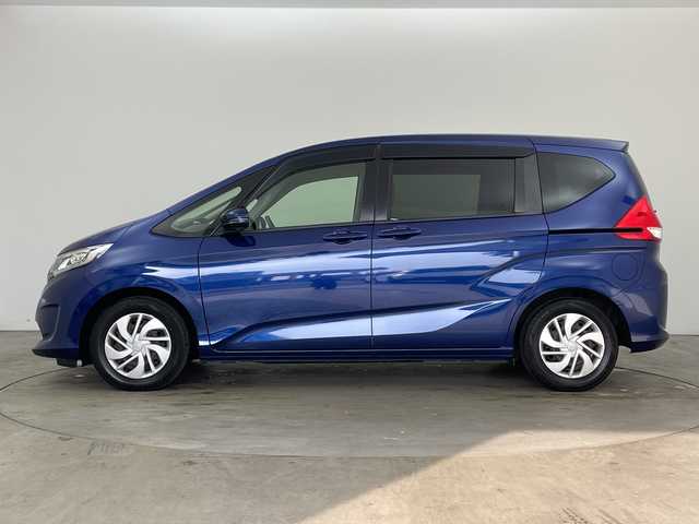 ホンダ フリード G ホンダセンシング 兵庫県 2017(平29)年 7.7万km コバルトブルーパール ・純正ナビ/CD/AM/FM/SD/TV/・バックカメラ/・ホンダセンシング/・衝突軽減ブレーキ/・誤発進抑制機能/・車線維持支援システム/・路外逸脱抑制機能/・先行車発進お知らせ機能/・標識認識機能/・アダプティブクルーズコントロール/・両側パワースライドドア/・純正フロアマット/・ビルトインETC/・LEDヘッドライト/・スマートキー