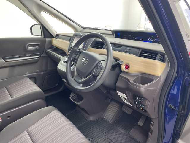 ホンダ フリード G ホンダセンシング 兵庫県 2017(平29)年 7.7万km コバルトブルーパール ・純正ナビ/CD/AM/FM/SD/TV/・バックカメラ/・ホンダセンシング/・衝突軽減ブレーキ/・誤発進抑制機能/・車線維持支援システム/・路外逸脱抑制機能/・先行車発進お知らせ機能/・標識認識機能/・アダプティブクルーズコントロール/・両側パワースライドドア/・純正フロアマット/・ビルトインETC/・LEDヘッドライト/・スマートキー