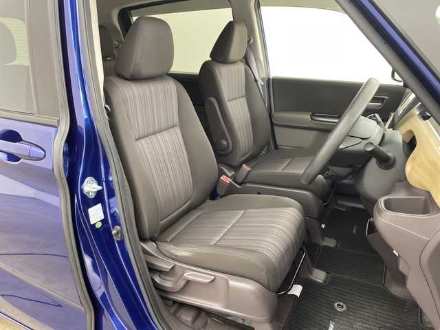 ホンダ フリード G ホンダセンシング 兵庫県 2017(平29)年 7.7万km コバルトブルーパール ・純正ナビ/CD/AM/FM/SD/TV/・バックカメラ/・ホンダセンシング/・衝突軽減ブレーキ/・誤発進抑制機能/・車線維持支援システム/・路外逸脱抑制機能/・先行車発進お知らせ機能/・標識認識機能/・アダプティブクルーズコントロール/・両側パワースライドドア/・純正フロアマット/・ビルトインETC/・LEDヘッドライト/・スマートキー