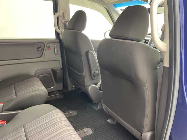 ホンダ フリード G ホンダセンシング 兵庫県 2017(平29)年 7.7万km コバルトブルーパール ・純正ナビ/CD/AM/FM/SD/TV/・バックカメラ/・ホンダセンシング/・衝突軽減ブレーキ/・誤発進抑制機能/・車線維持支援システム/・路外逸脱抑制機能/・先行車発進お知らせ機能/・標識認識機能/・アダプティブクルーズコントロール/・両側パワースライドドア/・純正フロアマット/・ビルトインETC/・LEDヘッドライト/・スマートキー