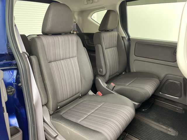 ホンダ フリード G ホンダセンシング 兵庫県 2017(平29)年 7.7万km コバルトブルーパール ・純正ナビ/CD/AM/FM/SD/TV/・バックカメラ/・ホンダセンシング/・衝突軽減ブレーキ/・誤発進抑制機能/・車線維持支援システム/・路外逸脱抑制機能/・先行車発進お知らせ機能/・標識認識機能/・アダプティブクルーズコントロール/・両側パワースライドドア/・純正フロアマット/・ビルトインETC/・LEDヘッドライト/・スマートキー