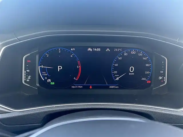フォルクスワーゲン Ｔ－ロック 滋賀県 2021(令3)年 3.1万km 赤 ACC/LKA/17インチAW/ブラックルーフ/LEDヘッドライト/ETC/純正ナビ/バックカメラ/ブラインドスポットアシスト/パワーバックドア/プッシュスタート