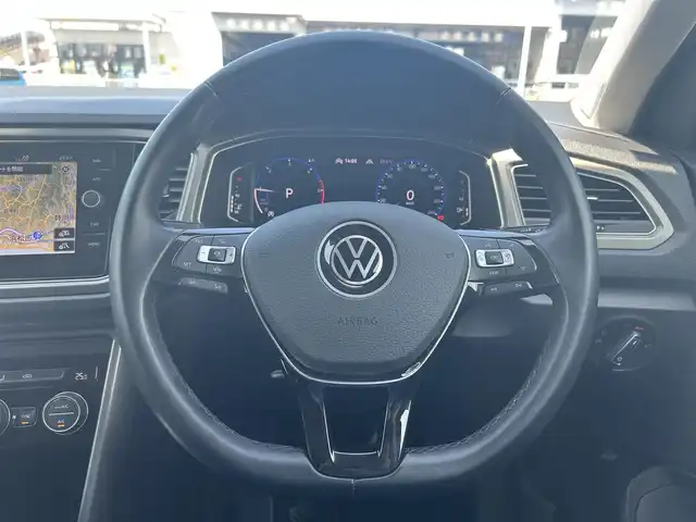 フォルクスワーゲン Ｔ－ロック 滋賀県 2021(令3)年 3.1万km 赤 ACC/LKA/17インチAW/ブラックルーフ/LEDヘッドライト/ETC/純正ナビ/バックカメラ/ブラインドスポットアシスト/パワーバックドア/プッシュスタート