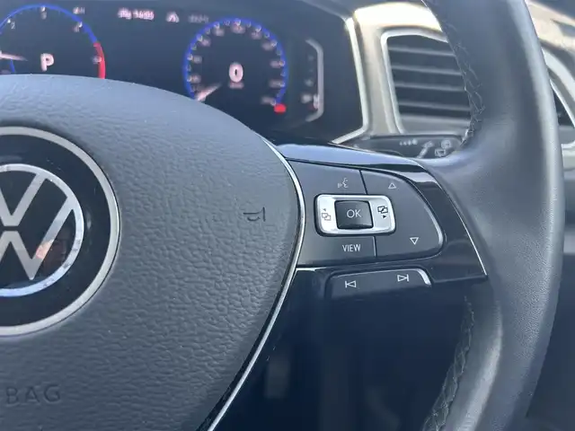 フォルクスワーゲン Ｔ－ロック 滋賀県 2021(令3)年 3.1万km 赤 ACC/LKA/17インチAW/ブラックルーフ/LEDヘッドライト/ETC/純正ナビ/バックカメラ/ブラインドスポットアシスト/パワーバックドア/プッシュスタート