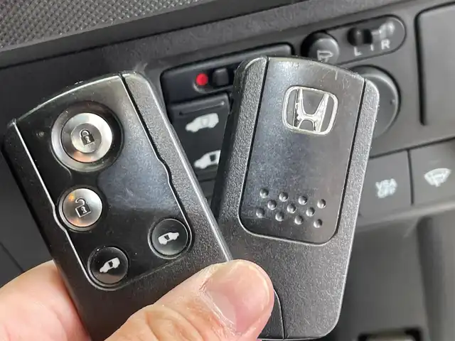 ホンダ フリード Giエアロ 岩手県 2009(平21)年 14万km アラバスターシルバーメタリック 両側パワースライドドア/バックカメラ/純正ナビ（Bluetooth CD DVD フルセグ）/横滑り防止装置/オートエアコン/オートライト/熱線入りフロントウインドウ/HIDヘッドライト/純正１５インチアルミホイール/ETC/ドアミラーウインカー/ドアバイザー/スペアキー/３列シート/ウォークスルー
