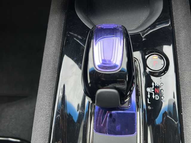 ホンダ ヴェゼル ハイブリッド 沖縄県 2016(平28)年 5.7万km ホワイトオーキッドパール レーダークルーズコントロール/ディーラーオプションナビ/フルセグＴＶ/オーディオ（Ｂｌｕｅｔｏｏｔｈ、ＣＤ、ＤＶＤ）/ステアリングリモコン/ハーフレザーシート/シートヒーター/バックカメラ/パドルシフト/ビルトインＥＴＣ