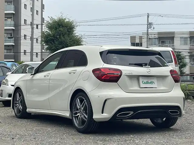 メルセデス・ベンツ Ａ１８０ AMG スタイル 東京都 2018(平30)年 0.1万km カルサイトホワイト 登録時走行距離492km/ワンオーナー/ターボ/純正HDDナビ/ (フルセグTV/Bluetooth/SD)/バックカメラ/ETC/ハーフレザーシート/前席シートヒーター/レーダーセーフティーパッケージ/・アクティブディスタンスアシストディストロニック(全自動再発進機能付)/・アクティブブレーキアシスト(歩行者/飛び出し検知機能付)/・アクティブブラインドスポットアシスト/・アクティブレーンキーピングアシスト/オートマチックハイビーム/横滑り防止装置/純正18インチアルミホイール/スマートキー/純正LEDヘッドライト/パドルシフト/純正フロアマット/カーテンエアバック/スペアキー1本/保証書/取扱説明書