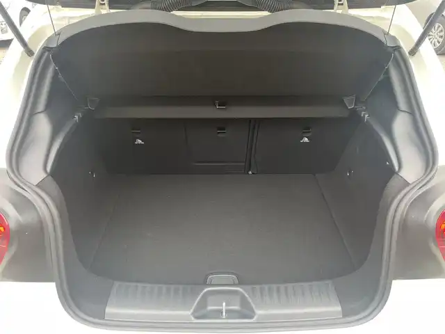メルセデス・ベンツ Ａ１８０ AMG スタイル 東京都 2018(平30)年 0.1万km カルサイトホワイト 登録時走行距離492km/ワンオーナー/ターボ/純正HDDナビ/ (フルセグTV/Bluetooth/SD)/バックカメラ/ETC/ハーフレザーシート/前席シートヒーター/レーダーセーフティーパッケージ/・アクティブディスタンスアシストディストロニック(全自動再発進機能付)/・アクティブブレーキアシスト(歩行者/飛び出し検知機能付)/・アクティブブラインドスポットアシスト/・アクティブレーンキーピングアシスト/オートマチックハイビーム/横滑り防止装置/純正18インチアルミホイール/スマートキー/純正LEDヘッドライト/パドルシフト/純正フロアマット/カーテンエアバック/スペアキー1本/保証書/取扱説明書