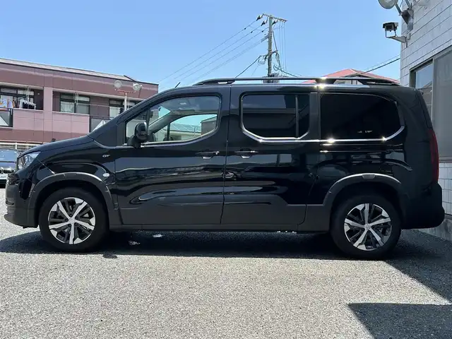 プジョー プジョー リフター ロングGT 福岡県 2023(令5)年 1.2万km ペルラネラブラック ワンオーナー/純正ディスプレイオーディオ/　(AM/FM)/バックモニター/パノラミックビジョン/運転装置/・アクティブセーフティブレーキ/・エマージェンシーブレーキ/・インテリジェントエマージェンシーブレーキアシスト/・インテリジェントハイビーム/・パーキングセンサー/・ブラインドスポットモニターアインインフォメーション/・アクティブクルーズコントロール/・トラフィック/・ドライバーアテンションアラート/・オートライト/・横滑り防止装置/・レーンキープアシスト/グリップコントロール/ヒルディセントコントロール/タイヤ空気圧警告/ストップ＆スタート/純正17インチアルミホイール/360度ドライブレコーダー【HDR361GW】/パドルシフト/選択式還元触媒システム/ディーゼルパティキュレートフィルター/プッシュスタート/純正ラバーマット/電格ウィンカーミラー/スペアキー×１/保証書/取扱説明書
