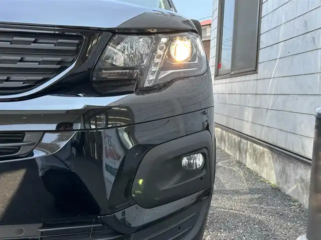 プジョー プジョー リフター ロングGT 福岡県 2023(令5)年 1.2万km ペルラネラブラック ワンオーナー/純正ディスプレイオーディオ/　(AM/FM)/バックモニター/パノラミックビジョン/運転装置/・アクティブセーフティブレーキ/・エマージェンシーブレーキ/・インテリジェントエマージェンシーブレーキアシスト/・インテリジェントハイビーム/・パーキングセンサー/・ブラインドスポットモニターアインインフォメーション/・アクティブクルーズコントロール/・トラフィック/・ドライバーアテンションアラート/・オートライト/・横滑り防止装置/・レーンキープアシスト/グリップコントロール/ヒルディセントコントロール/タイヤ空気圧警告/ストップ＆スタート/純正17インチアルミホイール/360度ドライブレコーダー【HDR361GW】/パドルシフト/選択式還元触媒システム/ディーゼルパティキュレートフィルター/プッシュスタート/純正ラバーマット/電格ウィンカーミラー/スペアキー×１/保証書/取扱説明書