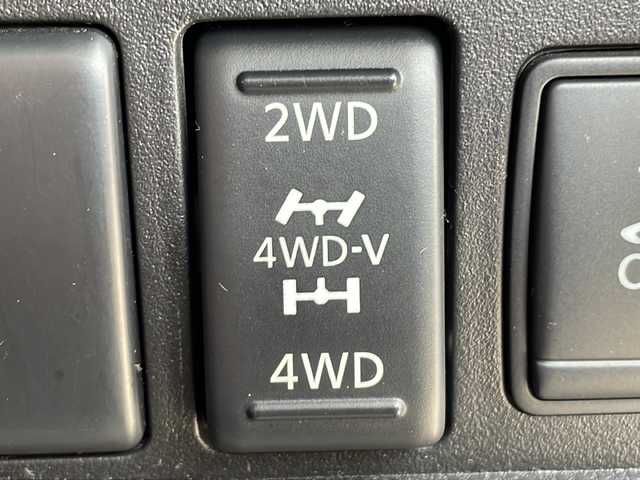 日産 ジューク 16GT FOUR 道北・旭川 2011(平23)年 10万km ラディアントレッド ・4WD/・純正デーラーオプションナビ/　CD/DVD/BT/TV/・バックカメラ/・オートライト/・革巻きステアリング/・スマートキー/・プッシュスタート/・純正エンジンスターター/・横滑り防止/・ETC/・保証書/取説/・純正フロアマット/・ドアバイザー/・社外AW付冬タイヤ積込