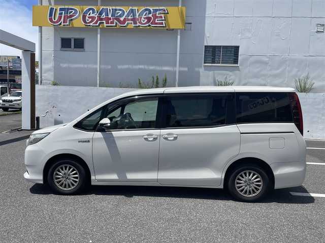 トヨタ ノア ハイブリッド X 千葉県 2014(平26)年 13.3万km ホワイトパールクリスタルシャイン (株)IDOMが運営する【じしゃロン八千代店】の自社ローン専用車両になります。こちらは現金またはオートローンご利用時の価格です。自社ローンご希望の方は別途その旨お申付け下さい/純正メモリーナビ/純正CD/BT/ワンセグ/バックカメラ/両側パワースライドドア/LEDライト/ETC
