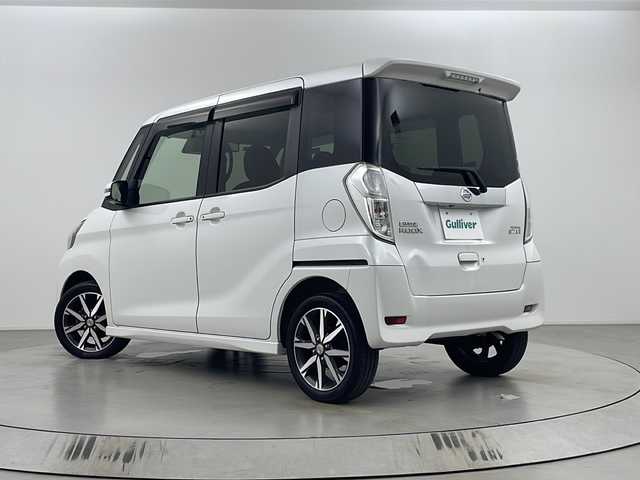 日産 デイズ ルークス HWS X Vセレクション 埼玉県 2017(平29)年 4.8万km ホワイトパール 純正７インチナビ　/アラウンドビューモニター　/エマージェンシーブレーキ　/フルセグＴＶ　/両側パワスラ　/サーキュレーター　/オートライト　/ＬＥＤライト　/Ｂｌｕｅｔｏｏｔｈ　/スマートキー　/ＥＴＣ　/ドアバイザー/ドライブレコーダー