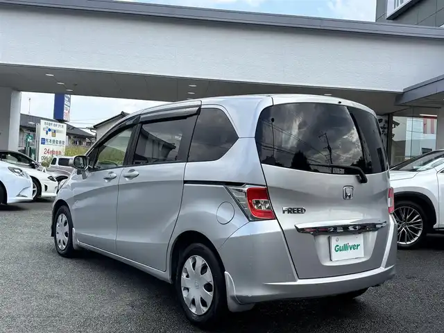 ホンダ フリード G ジャストセレクション 熊本県 2015(平27)年 12.3万km アラバスターシルバーメタリック 純正ナビ（VXM-155VFi）/【TV/CD/DVD/Bluetooth】/バックカメラ/両側パワースライド/ビルトインETC/後方誤発進抑制機能/オートライト/ウィンカーミラー/ステアリングスイッチ/純正フロアマット/純正ドアバイザー/横滑り防止/盗難防止装置/保証書/取扱説明書