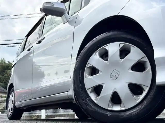 ホンダ フリード G ジャストセレクション 熊本県 2015(平27)年 12.3万km アラバスターシルバーメタリック 純正ナビ（VXM-155VFi）/【TV/CD/DVD/Bluetooth】/バックカメラ/両側パワースライド/ビルトインETC/後方誤発進抑制機能/オートライト/ウィンカーミラー/ステアリングスイッチ/純正フロアマット/純正ドアバイザー/横滑り防止/盗難防止装置/保証書/取扱説明書