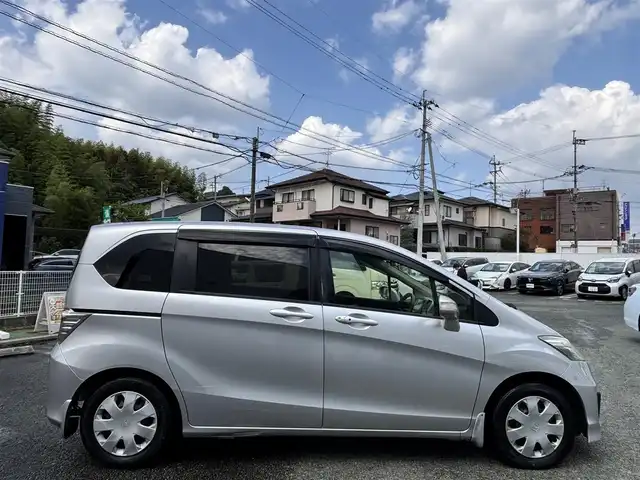 ホンダ フリード G ジャストセレクション 熊本県 2015(平27)年 12.3万km アラバスターシルバーメタリック 純正ナビ（VXM-155VFi）/【TV/CD/DVD/Bluetooth】/バックカメラ/両側パワースライド/ビルトインETC/後方誤発進抑制機能/オートライト/ウィンカーミラー/ステアリングスイッチ/純正フロアマット/純正ドアバイザー/横滑り防止/盗難防止装置/保証書/取扱説明書