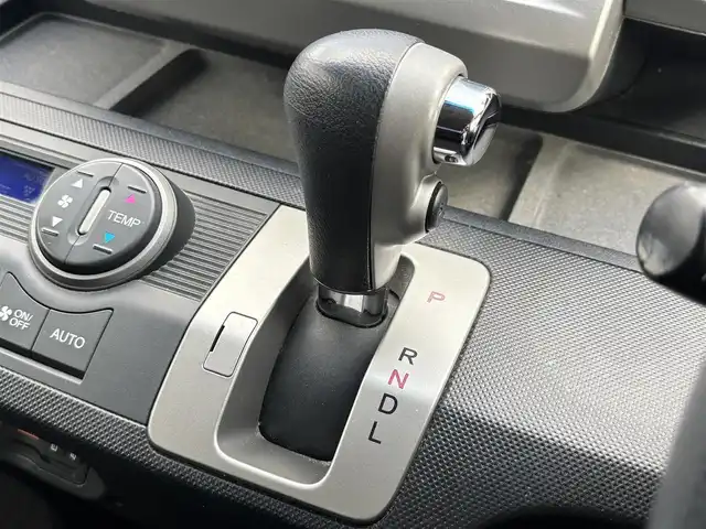 ホンダ フリード G ジャストセレクション 熊本県 2015(平27)年 12.3万km アラバスターシルバーメタリック 純正ナビ（VXM-155VFi）/【TV/CD/DVD/Bluetooth】/バックカメラ/両側パワースライド/ビルトインETC/後方誤発進抑制機能/オートライト/ウィンカーミラー/ステアリングスイッチ/純正フロアマット/純正ドアバイザー/横滑り防止/盗難防止装置/保証書/取扱説明書