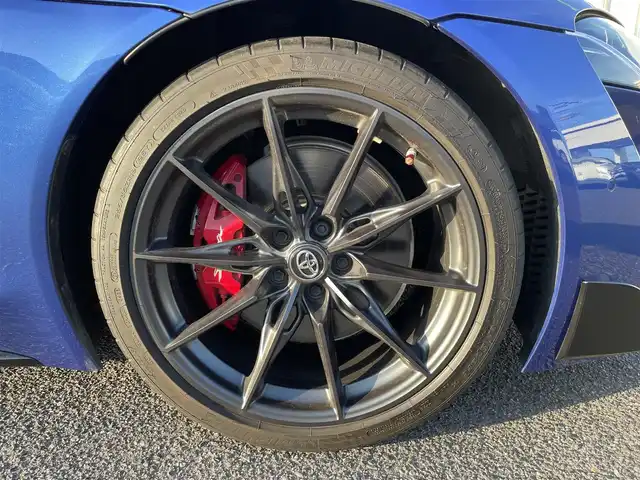 トヨタ スープラ RZ 広島県 2023(令5)年 1.3万km 青 RACECHIP（+73ps・+85Nm）/本革シート（タンカラー）/・シートヒーター/・パワーシート/革巻きステアリング（タンカラー×ブラック）/レッドキャリパー/純正ナビ（AM/FM/フルセグTV/Bluetooth）/バックカメラ/ETC/前後ドラレコ（デジタルインナーミラー一体型）/JBLプレミアムサウンド/レーダークルーズコントロール/衝突被害軽減ブレーキ/車線逸脱警報/ブラインドスポットモニター/コーナーセンサー/カラーヘッドアップディスプレイ