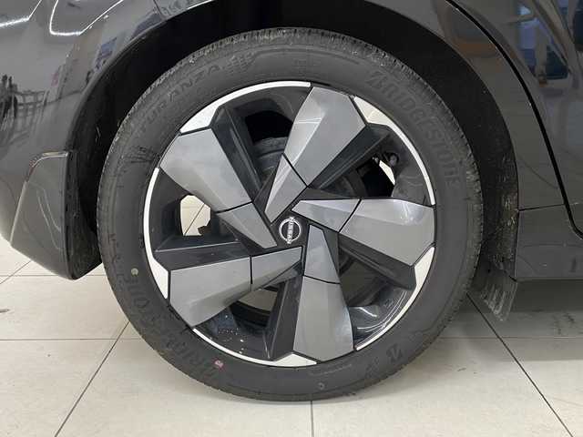 日産 オーラ G FOUR レザーエディション 新潟県 2022(令4)年 3.7万km 黒 4WD/純正メモリナビ/BT/USB/フルセグテレビ/全方位カメラ/ETC2.0/ドライブレコーダー/BOSEスピーカー/衝突被害軽減ブレーキ/レーンキープアシスト/レーダークルーズコントロール/革シート/シートヒーター /ステアリングヒーター/コーナーセンサー/ステアリングスイッチ/スマートキー/プッシュスタート/LEDヘッドライト/オートライト/オートハイビーム/フォグランプ/純正17インチアルミホイール