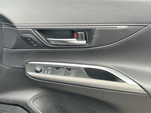 トヨタ ハリアー ハイブリッド Z レザーパッケージ 福岡県 2023(令5)年 1.5万km プレシャスブラックパール /禁煙車/ワンオーナー//モデリスタエアロ//調光パノラマルーフ//純正12.3インチディスプレイオーディオ//コネクティッドナビ/JBLサウンド//フルセグTV/Bluetooth//パノラミックビューモニター//ビルトインETC2.0//デジタルインナーミラー//トヨタセーフティセンス//プリクラッシュセーフティ//レーントレーシングアシスト//アダプティブハイビームシステム//レーダークルーズコントロール（全車速追従）//ブラインドスポットモニター//RCTA・PKSB/HUD//クリアランスソナー//黒本革シート//前席パワーシート//前席ヒーター・ベンチレーション//ステアリングヒーター//電動パーキング・ブレーキホールド//ハンズフリーパワーバックドア//LEDオートライト//純正１９インチアルミ//電動格納ミラーウィンカー//純正ドアバイザー//社外フロアマット//取扱説明書/新車保証書//スペアキー×１