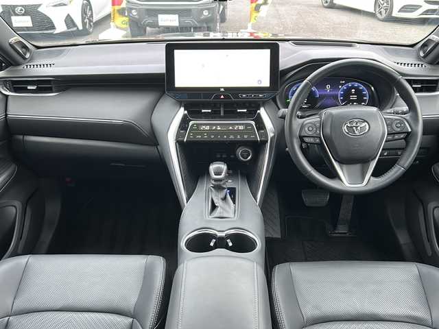 トヨタ ハリアー ハイブリッド Z レザーパッケージ 福岡県 2023(令5)年 1.5万km プレシャスブラックパール /禁煙車/ワンオーナー//モデリスタエアロ//調光パノラマルーフ//純正12.3インチディスプレイオーディオ//コネクティッドナビ/JBLサウンド//フルセグTV/Bluetooth//パノラミックビューモニター//ビルトインETC2.0//デジタルインナーミラー//トヨタセーフティセンス//プリクラッシュセーフティ//レーントレーシングアシスト//アダプティブハイビームシステム//レーダークルーズコントロール（全車速追従）//ブラインドスポットモニター//RCTA・PKSB/HUD//クリアランスソナー//黒本革シート//前席パワーシート//前席ヒーター・ベンチレーション//ステアリングヒーター//電動パーキング・ブレーキホールド//ハンズフリーパワーバックドア//LEDオートライト//純正１９インチアルミ//電動格納ミラーウィンカー//純正ドアバイザー//社外フロアマット//取扱説明書/新車保証書//スペアキー×１