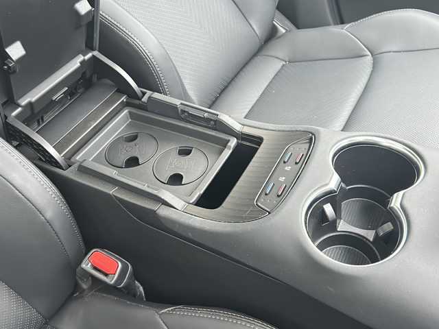 トヨタ ハリアー ハイブリッド Z レザーパッケージ 福岡県 2023(令5)年 1.5万km プレシャスブラックパール /禁煙車/ワンオーナー//モデリスタエアロ//調光パノラマルーフ//純正12.3インチディスプレイオーディオ//コネクティッドナビ/JBLサウンド//フルセグTV/Bluetooth//パノラミックビューモニター//ビルトインETC2.0//デジタルインナーミラー//トヨタセーフティセンス//プリクラッシュセーフティ//レーントレーシングアシスト//アダプティブハイビームシステム//レーダークルーズコントロール（全車速追従）//ブラインドスポットモニター//RCTA・PKSB/HUD//クリアランスソナー//黒本革シート//前席パワーシート//前席ヒーター・ベンチレーション//ステアリングヒーター//電動パーキング・ブレーキホールド//ハンズフリーパワーバックドア//LEDオートライト//純正１９インチアルミ//電動格納ミラーウィンカー//純正ドアバイザー//社外フロアマット//取扱説明書/新車保証書//スペアキー×１