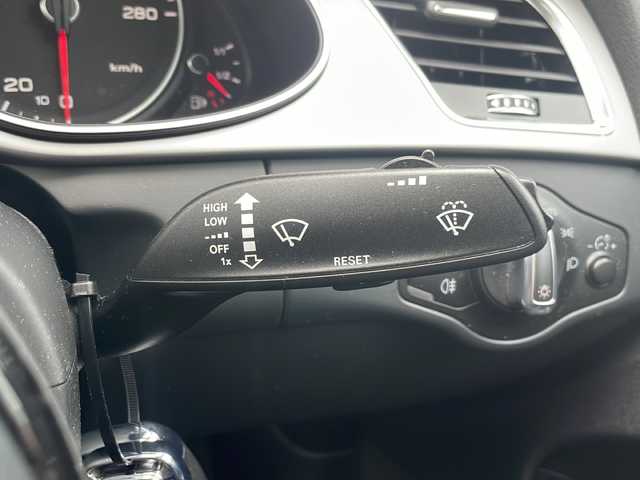 アウディ Ａ４ 2．0 TFSI クワトロ 福島県 2013(平25)年 3.6万km 白 純正ナビゲーション/・フルセグTV/BT/SD/DVD/CD/FM/AM/・バックカメラ/・ビルトインETC/D+N席パワーシート/革張りステアリング/・ステアリングリモコン/・パドルシフト/クルーズコントロール/電子パーキング/・オートブレーキホールド/MTモード付AT/アイドリングストップ/横滑り防止装置/コーナーセンサー/プッシュスタート/・スマートキー/・スペアキー1本/電動格納ミラー/・ウィンカーミラー/・オートミラー/LEDヘッドライト/・オートライト/・フォグランプ