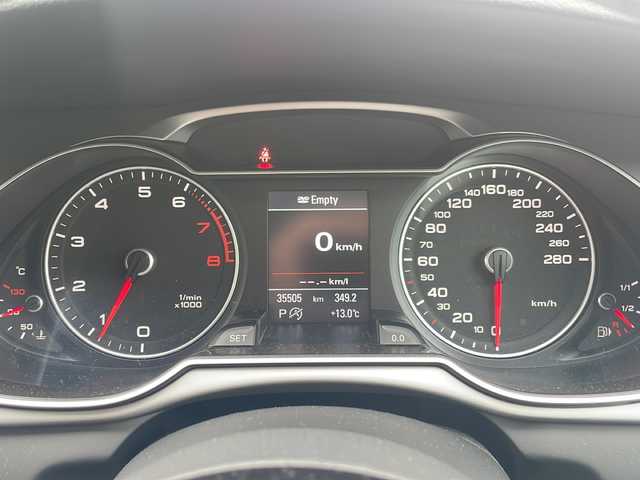 アウディ Ａ４ 2．0 TFSI クワトロ 福島県 2013(平25)年 3.6万km 白 純正ナビゲーション/・フルセグTV/BT/SD/DVD/CD/FM/AM/・バックカメラ/・ビルトインETC/D+N席パワーシート/革張りステアリング/・ステアリングリモコン/・パドルシフト/クルーズコントロール/電子パーキング/・オートブレーキホールド/MTモード付AT/アイドリングストップ/横滑り防止装置/コーナーセンサー/プッシュスタート/・スマートキー/・スペアキー1本/電動格納ミラー/・ウィンカーミラー/・オートミラー/LEDヘッドライト/・オートライト/・フォグランプ