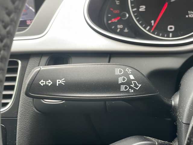 アウディ Ａ４ 2．0 TFSI クワトロ 福島県 2013(平25)年 3.6万km 白 純正ナビゲーション/・フルセグTV/BT/SD/DVD/CD/FM/AM/・バックカメラ/・ビルトインETC/D+N席パワーシート/革張りステアリング/・ステアリングリモコン/・パドルシフト/クルーズコントロール/電子パーキング/・オートブレーキホールド/MTモード付AT/アイドリングストップ/横滑り防止装置/コーナーセンサー/プッシュスタート/・スマートキー/・スペアキー1本/電動格納ミラー/・ウィンカーミラー/・オートミラー/LEDヘッドライト/・オートライト/・フォグランプ