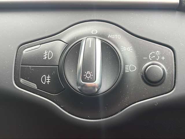 アウディ Ａ４ 2．0 TFSI クワトロ 福島県 2013(平25)年 3.6万km 白 純正ナビゲーション/・フルセグTV/BT/SD/DVD/CD/FM/AM/・バックカメラ/・ビルトインETC/D+N席パワーシート/革張りステアリング/・ステアリングリモコン/・パドルシフト/クルーズコントロール/電子パーキング/・オートブレーキホールド/MTモード付AT/アイドリングストップ/横滑り防止装置/コーナーセンサー/プッシュスタート/・スマートキー/・スペアキー1本/電動格納ミラー/・ウィンカーミラー/・オートミラー/LEDヘッドライト/・オートライト/・フォグランプ