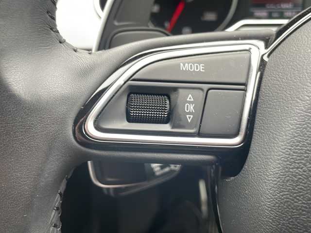 アウディ Ａ４ 2．0 TFSI クワトロ 福島県 2013(平25)年 3.6万km 白 純正ナビゲーション/・フルセグTV/BT/SD/DVD/CD/FM/AM/・バックカメラ/・ビルトインETC/D+N席パワーシート/革張りステアリング/・ステアリングリモコン/・パドルシフト/クルーズコントロール/電子パーキング/・オートブレーキホールド/MTモード付AT/アイドリングストップ/横滑り防止装置/コーナーセンサー/プッシュスタート/・スマートキー/・スペアキー1本/電動格納ミラー/・ウィンカーミラー/・オートミラー/LEDヘッドライト/・オートライト/・フォグランプ