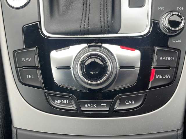 アウディ Ａ４ 2．0 TFSI クワトロ 福島県 2013(平25)年 3.6万km 白 純正ナビゲーション/・フルセグTV/BT/SD/DVD/CD/FM/AM/・バックカメラ/・ビルトインETC/D+N席パワーシート/革張りステアリング/・ステアリングリモコン/・パドルシフト/クルーズコントロール/電子パーキング/・オートブレーキホールド/MTモード付AT/アイドリングストップ/横滑り防止装置/コーナーセンサー/プッシュスタート/・スマートキー/・スペアキー1本/電動格納ミラー/・ウィンカーミラー/・オートミラー/LEDヘッドライト/・オートライト/・フォグランプ