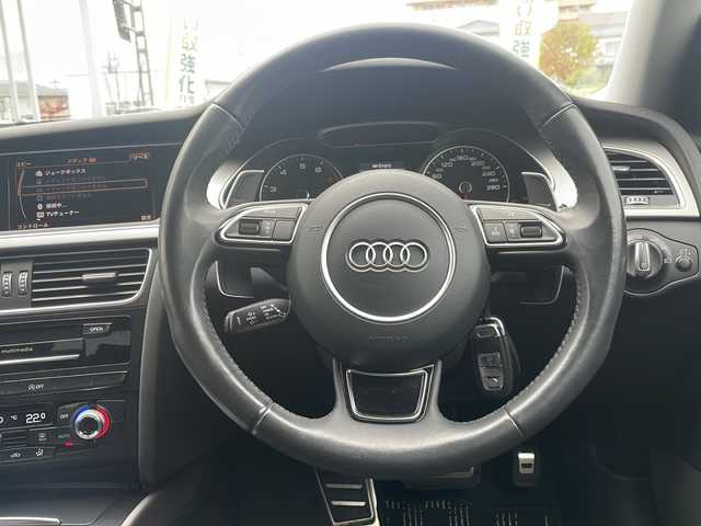 アウディ Ａ４ 2．0 TFSI クワトロ 福島県 2013(平25)年 3.6万km 白 純正ナビゲーション/・フルセグTV/BT/SD/DVD/CD/FM/AM/・バックカメラ/・ビルトインETC/D+N席パワーシート/革張りステアリング/・ステアリングリモコン/・パドルシフト/クルーズコントロール/電子パーキング/・オートブレーキホールド/MTモード付AT/アイドリングストップ/横滑り防止装置/コーナーセンサー/プッシュスタート/・スマートキー/・スペアキー1本/電動格納ミラー/・ウィンカーミラー/・オートミラー/LEDヘッドライト/・オートライト/・フォグランプ
