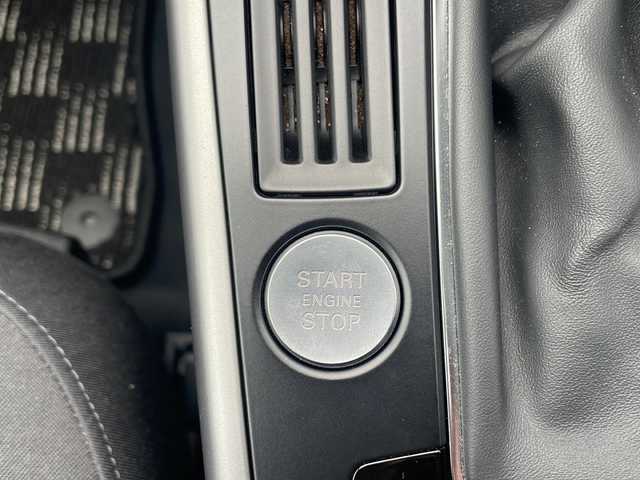 アウディ Ａ４ 2．0 TFSI クワトロ 福島県 2013(平25)年 3.6万km 白 純正ナビゲーション/・フルセグTV/BT/SD/DVD/CD/FM/AM/・バックカメラ/・ビルトインETC/D+N席パワーシート/革張りステアリング/・ステアリングリモコン/・パドルシフト/クルーズコントロール/電子パーキング/・オートブレーキホールド/MTモード付AT/アイドリングストップ/横滑り防止装置/コーナーセンサー/プッシュスタート/・スマートキー/・スペアキー1本/電動格納ミラー/・ウィンカーミラー/・オートミラー/LEDヘッドライト/・オートライト/・フォグランプ