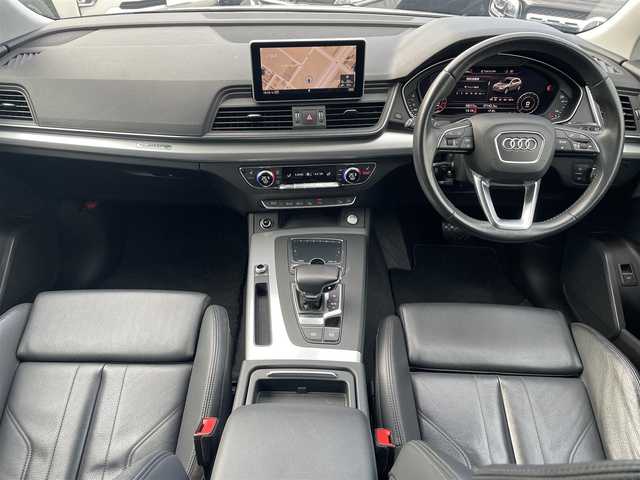 アウディ Ｑ５ ブラックエディション 東京都 2018(平30)年 5.9万km グレイシアホワイトメタリック 取扱説明書/純正ナビ(フルセグ/BT/CD/DVD/FM/AM/SD)/アウディプレセンス/アウディサイドアシスト/アウディアクティブレーンアシスト/アダプティブクルーズコントロール/360°カメラ　ETC2.0/バーチャルコクピット12.3インチ古液晶メーター/レザーシート/シートヒーター（D/N）/パワーシート(D/N)/パワーバックドア/マトリクスLEDヘッドランプ/ブラックルーフレール/オートホールド/コーナーセンサー/パドルシフト/スマートキー×２【キータグ有】/ダンピングコントロールサスペンション/純正２０インチブラック塗装アルミ