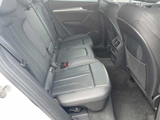 アウディ Ｑ５ ブラックエディション 東京都 2018(平30)年 5.9万km グレイシアホワイトメタリック 取扱説明書/純正ナビ(フルセグ/BT/CD/DVD/FM/AM/SD)/アウディプレセンス/アウディサイドアシスト/アウディアクティブレーンアシスト/アダプティブクルーズコントロール/360°カメラ　ETC2.0/バーチャルコクピット12.3インチ古液晶メーター/レザーシート/シートヒーター（D/N）/パワーシート(D/N)/パワーバックドア/マトリクスLEDヘッドランプ/ブラックルーフレール/オートホールド/コーナーセンサー/パドルシフト/スマートキー×２【キータグ有】/ダンピングコントロールサスペンション/純正２０インチブラック塗装アルミ