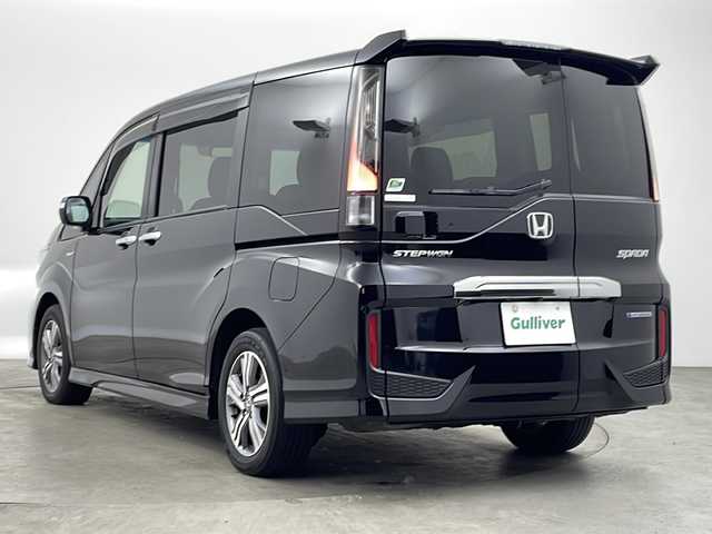 ホンダ ステップワゴン スパーダ ハイブリッド G ホンダセンシング 兵庫県 2018(平30)年 5.3万km プレミアムスパークルブラックパール ・純正9型ナビ＆フルセグ＆BT＆DVD/・バックカメラ/・両側パワースライドドア/・Honda SENSING/・衝突軽減ブレーキ/・レーンキープアシスト/・レーダークルーズコントロール/・路外逸脱抑制機能/・誤発進抑制機能/・渋滞追従機能付/・LKAS〈車線維持支援システム〉/・先行車発進お知らせ機能/・標識認識機能/・スマートキー/・プッシュスタート/・ビルトインETC/・純正フロアマット/・純正16インチアルミホイール/・LEDヘッドライト/・フォグ/・オートライト/・ステアリングスイッチ/・ドアバイザー