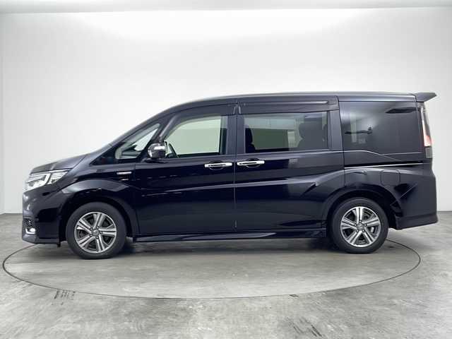 ホンダ ステップワゴン スパーダ ハイブリッド G ホンダセンシング 兵庫県 2018(平30)年 5.3万km プレミアムスパークルブラックパール ・純正9型ナビ＆フルセグ＆BT＆DVD/・バックカメラ/・両側パワースライドドア/・Honda SENSING/・衝突軽減ブレーキ/・レーンキープアシスト/・レーダークルーズコントロール/・路外逸脱抑制機能/・誤発進抑制機能/・渋滞追従機能付/・LKAS〈車線維持支援システム〉/・先行車発進お知らせ機能/・標識認識機能/・スマートキー/・プッシュスタート/・ビルトインETC/・純正フロアマット/・純正16インチアルミホイール/・LEDヘッドライト/・フォグ/・オートライト/・ステアリングスイッチ/・ドアバイザー