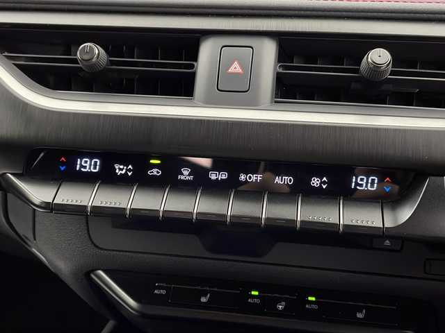 レクサス ＵＸ 200 Fスポーツ 宮城県 2020(令2)年 2.8万km ホワイトノーヴァガラスフレーク Lexus Safety System	/・プリクラッシュセーフティ	/・レーントレーシングアシスト/・ITS Connect	/・レーダークルーズコントロール	/・オートマチックハイビーム/・クリアランスソナー/純正メーカーOPナビ/・CD.DVD.BT.USB/フルセグTV/バックカメラ/本革黒シート/前席パワーシート/電動リアゲート/前席シートヒーター/ステアリングヒーター/ステアリングスイッチ/パドルシフト/LEDヘッドライト/LEDフォグランプ/ビルトインETC2.0/プッシュスタート/スマートキー/純正18inAW/純正フロアマット/純正AW冬タイヤ積込（215/60/17）
